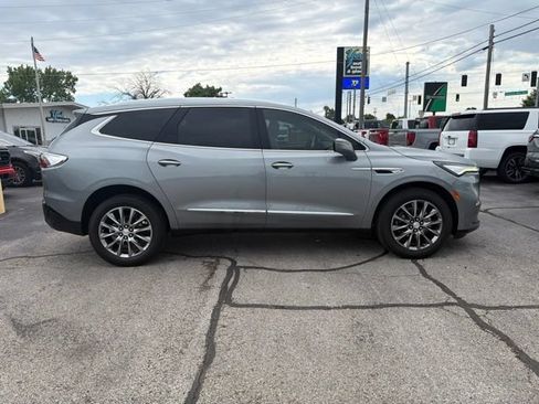 Used 2023 Buick Enclave Essence FWD image 5