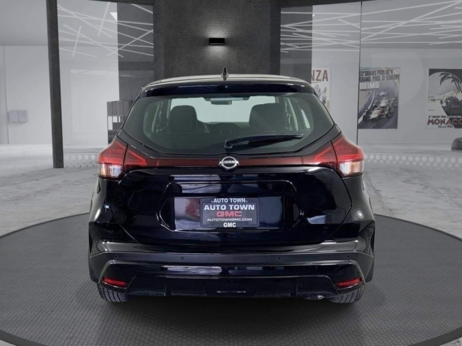 Used 2025 Nissan Kicks Play S FWD image 6