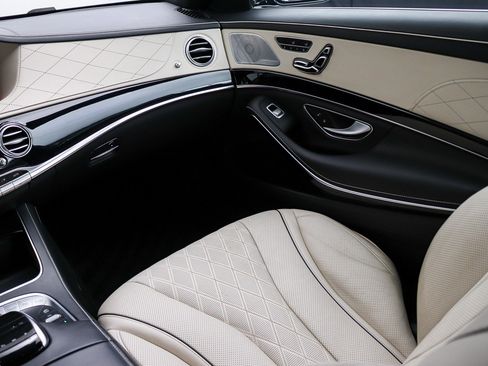 Used 2017 Mercedes-Benz S 550 Sedan image 19