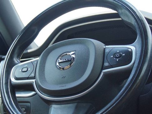 Used 2018 Volvo XC60 T6 Momentum w/ Convenience Package AWD/4WD image 18