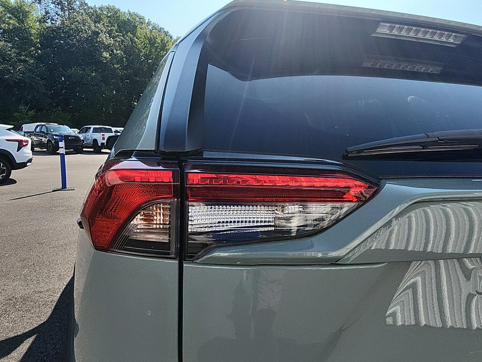 Used 2020 Toyota RAV4 XLE w/ Convenience Package AWD/4WD image 13