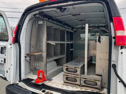 Used 2018 Chevrolet Express 2500 w/ Driver Convenience Package RWD image 18