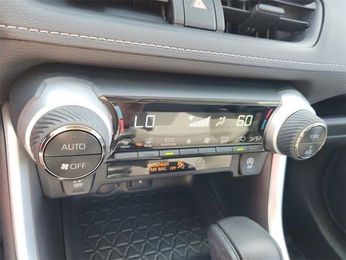 Used 2022 Toyota RAV4 XLE image 27