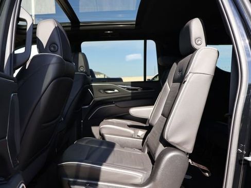 Used 2024 Cadillac Escalade ESV Sport RWD image 7