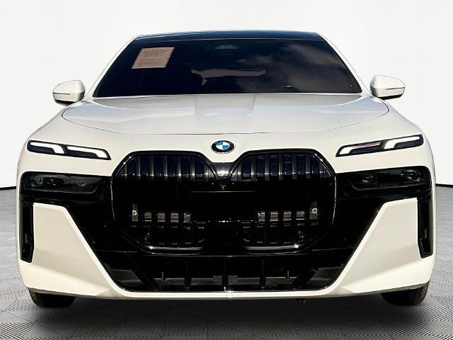 Used 2023 BMW 740i w/ Parking Assistance Package RWD image 2