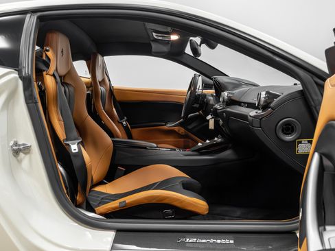 Used 2015 Ferrari F12 Berlinetta image 23