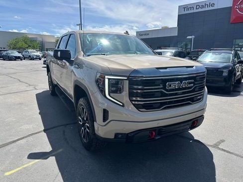 Used 2022 GMC Sierra 1500 AT4 w/ AT4 Premium Package AWD/4WD image 3