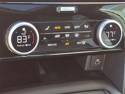 New 2025 Land Rover Discovery S image 15