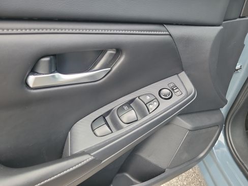 Used 2024 Nissan Sentra SV FWD image 17