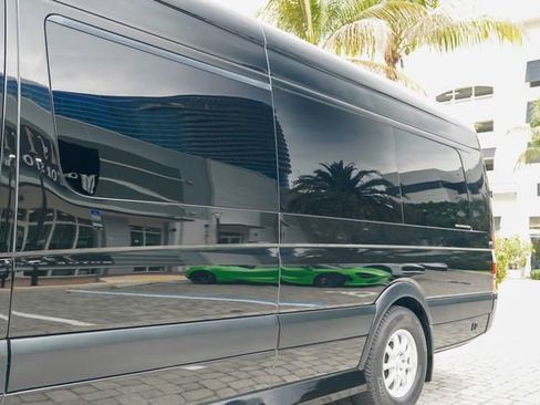 Used 2018 Mercedes-Benz Sprinter 3500 image 9