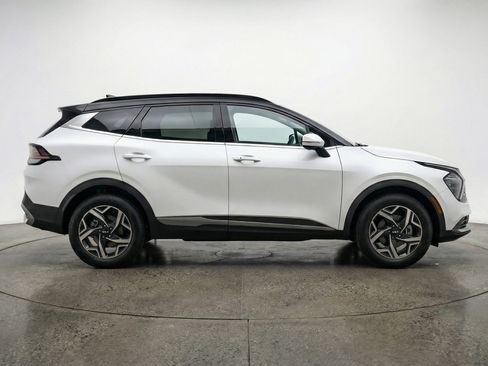 Used 2025 Kia Sportage LX FWD image 11