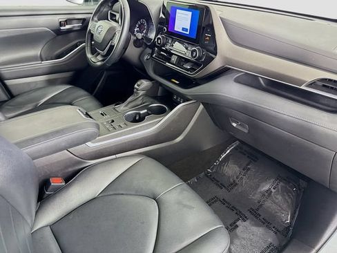 Used 2023 Toyota Highlander XLE FWD image 30