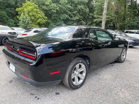 Used 2018 Dodge Challenger SXT image 13