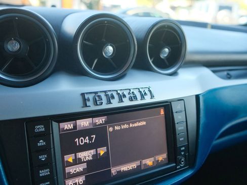 Used 2012 Ferrari FF image 19