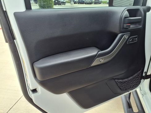Used 2015 Jeep Wrangler Sport w/ Quick Order Package 24S AWD/4WD image 25