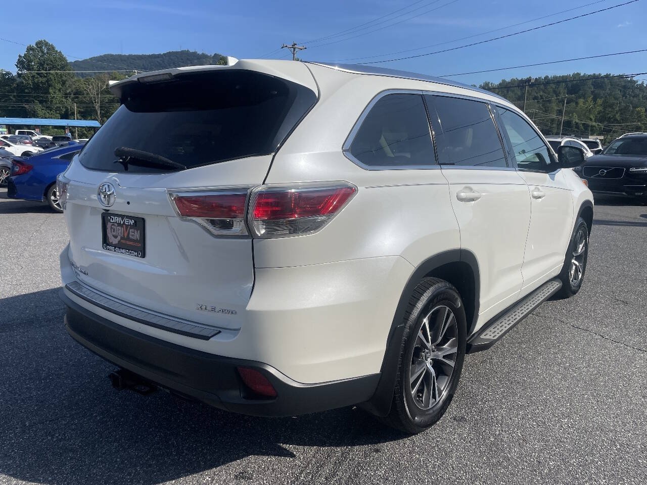 Used 2016 Toyota Highlander XLE AWD/4WD image 7