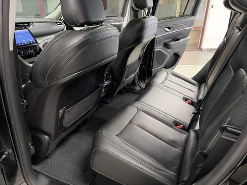 Certified 2022 Jeep Grand Cherokee Limited AWD/4WD image 16