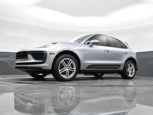 Certified 2022 Porsche Macan image 34