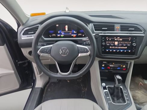 Used 2023 Volkswagen Tiguan SE FWD image 10