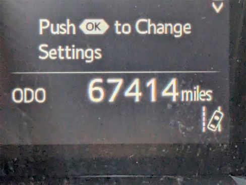 Used 2021 Toyota Camry LE image 31