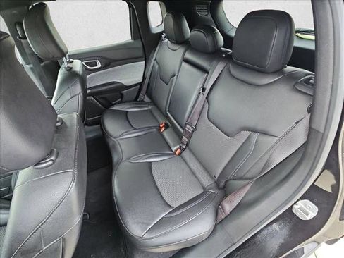 Used 2025 Jeep Compass Latitude AWD/4WD image 17
