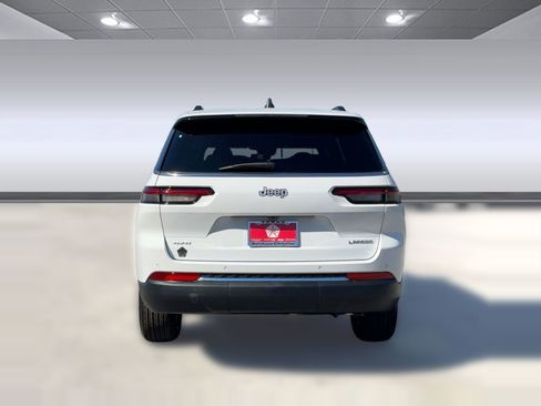 New 2025 Jeep Grand Cherokee L Laredo image 10