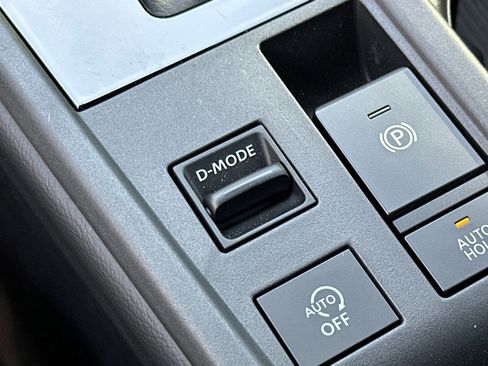 New 2026 Nissan Sentra SR w/ SR Premium Package FWD image 32
