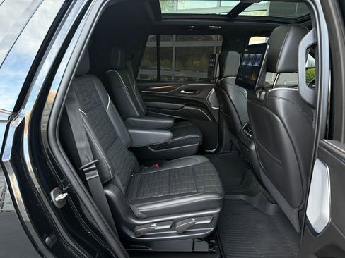 Used 2022 Cadillac Escalade Sport Platinum AWD/4WD image 22