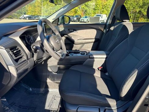 Used 2023 Nissan Rogue S image 38