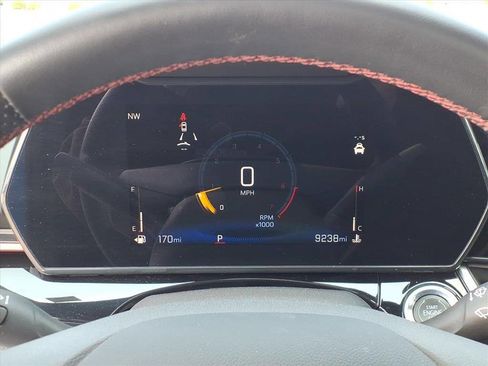 Used 2024 Chevrolet Trax RS w/ Sunroof Package image 19