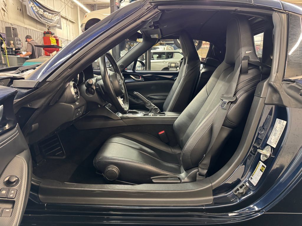 Used 2025 MAZDA MX-5 Miata RF Grand Touring RWD image 16