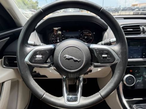 Used 2020 Jaguar XE S RWD image 15