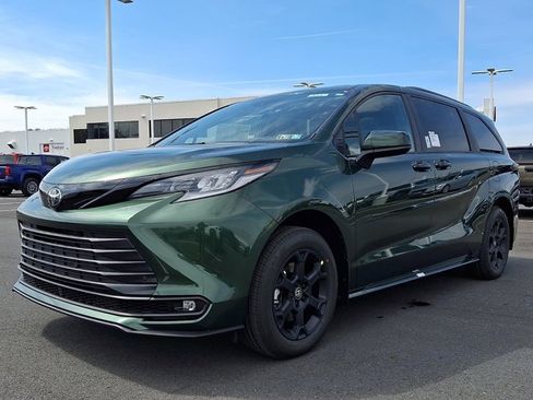 New 2026 Toyota Sienna XLE Woodland Edition image 3