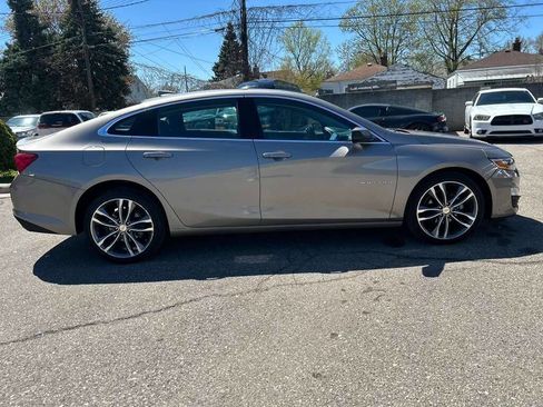 Used 2025 Chevrolet Malibu LT FWD image 4
