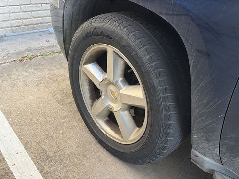 Used 2011 Chevrolet Avalanche LT w/ Texas Edition image 2