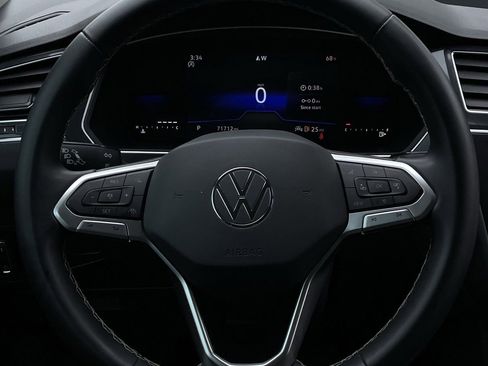 Used 2023 Volkswagen Tiguan SE image 13
