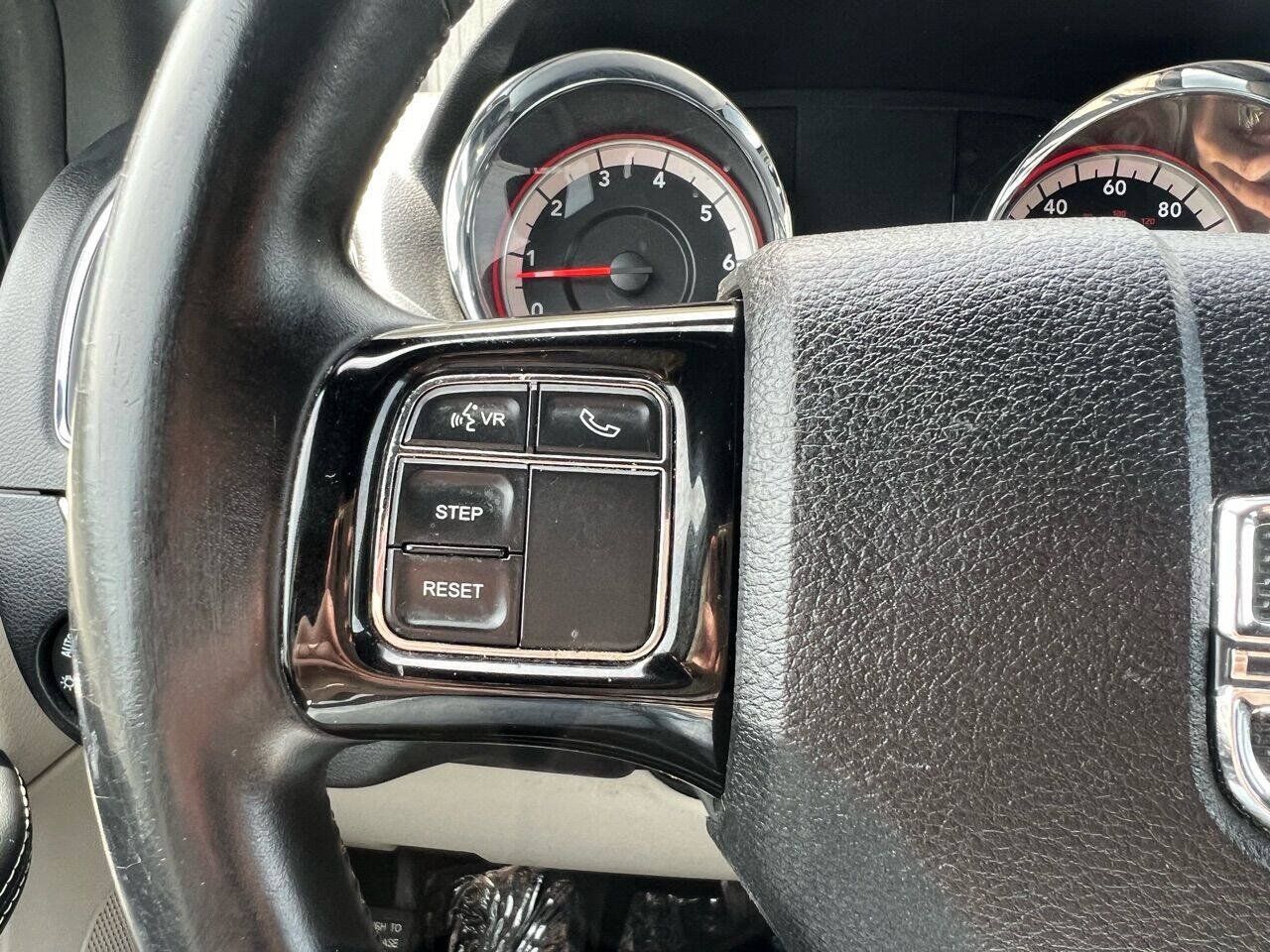 Used 2019 Dodge Grand Caravan SXT FWD image 18