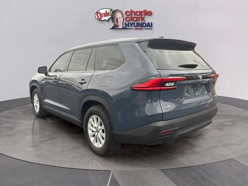 Used 2024 Toyota Grand Highlander XLE image 3