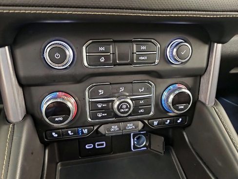 Used 2021 GMC Yukon SLT w/ Rear Media and Nav Package image 6
