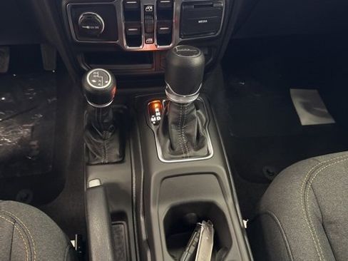 New 2025 Jeep Gladiator Sport image 12