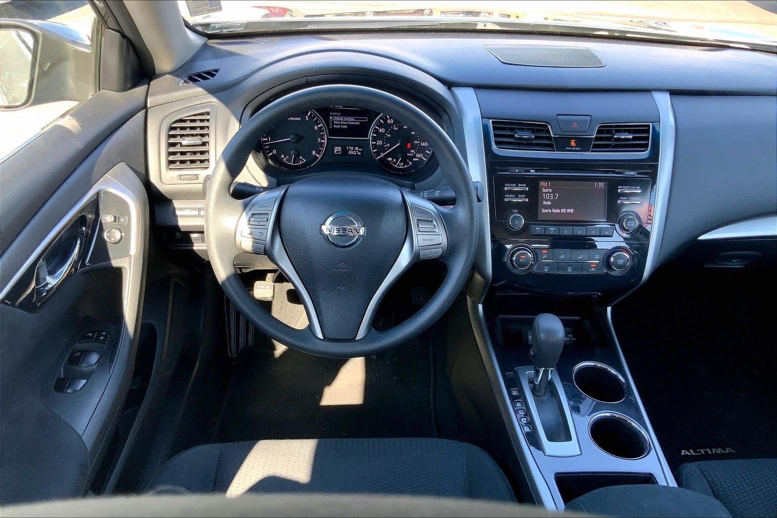 Used 2014 Nissan Altima 2.5 S w/ Display Audio Package FWD image 4