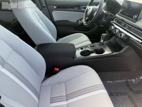 Used 2025 Honda Civic Sport image 29