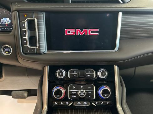 Used 2024 GMC Yukon XL Denali w/ Advanced Technology Package AWD/4WD image 14