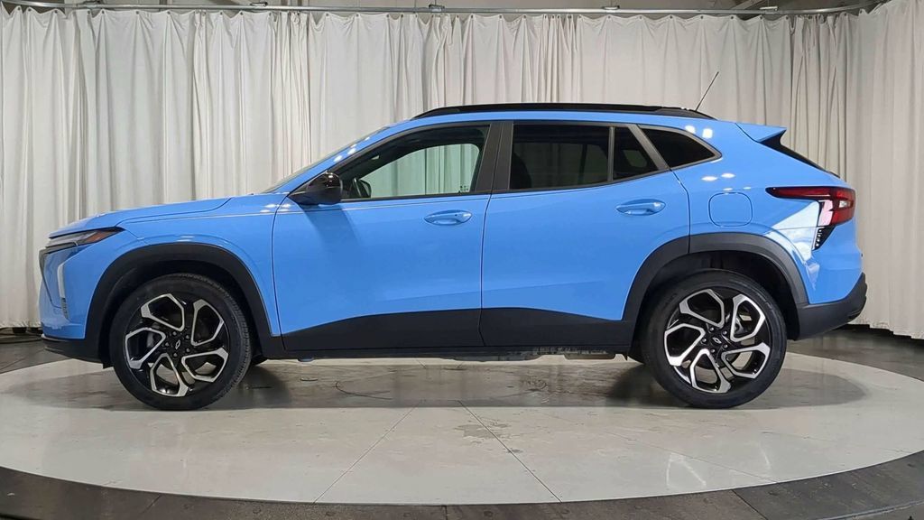 Used 2024 Chevrolet Trax RS w/ Driver Confidence Package FWD image 5