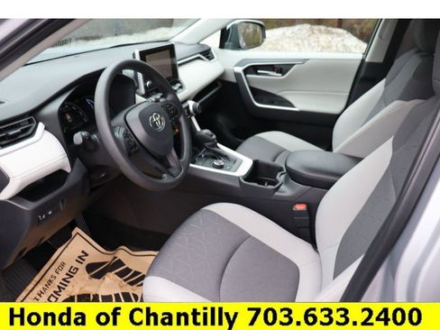 Used 2025 Toyota RAV4 XLE image 21