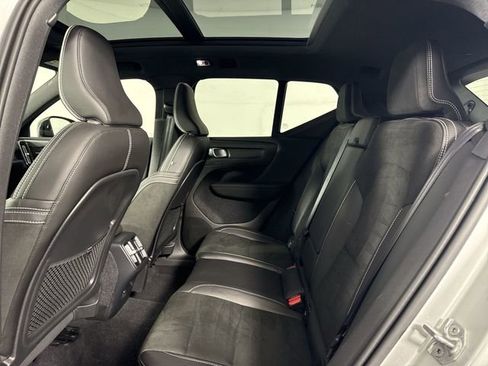 Used 2019 Volvo XC40 T5 R-Design image 22