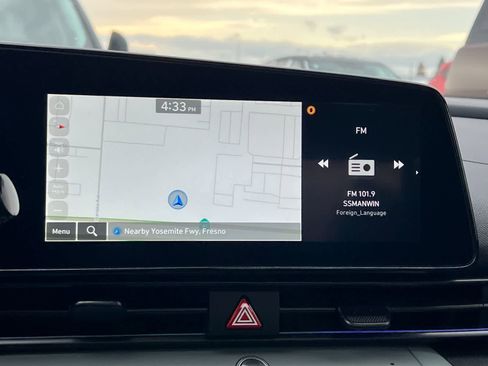 New 2025 Hyundai Elantra Limited image 17