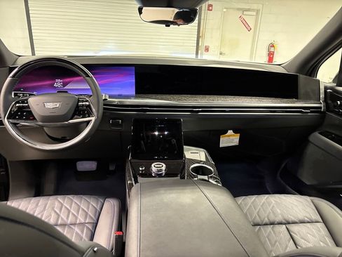 New 2025 Cadillac Escalade IQ Sport 1 w/ Smart Trailering package image 32