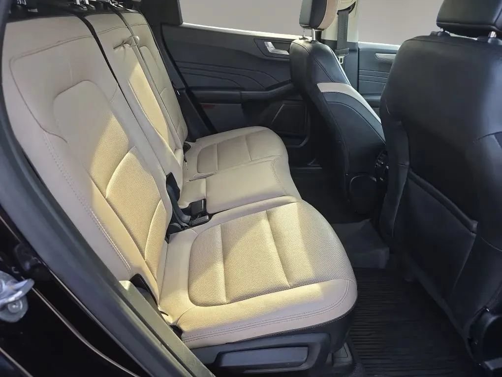 Used 2021 Ford Escape Titanium FWD image 13