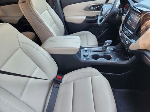 Used 2023 Chevrolet Traverse Premier image 19